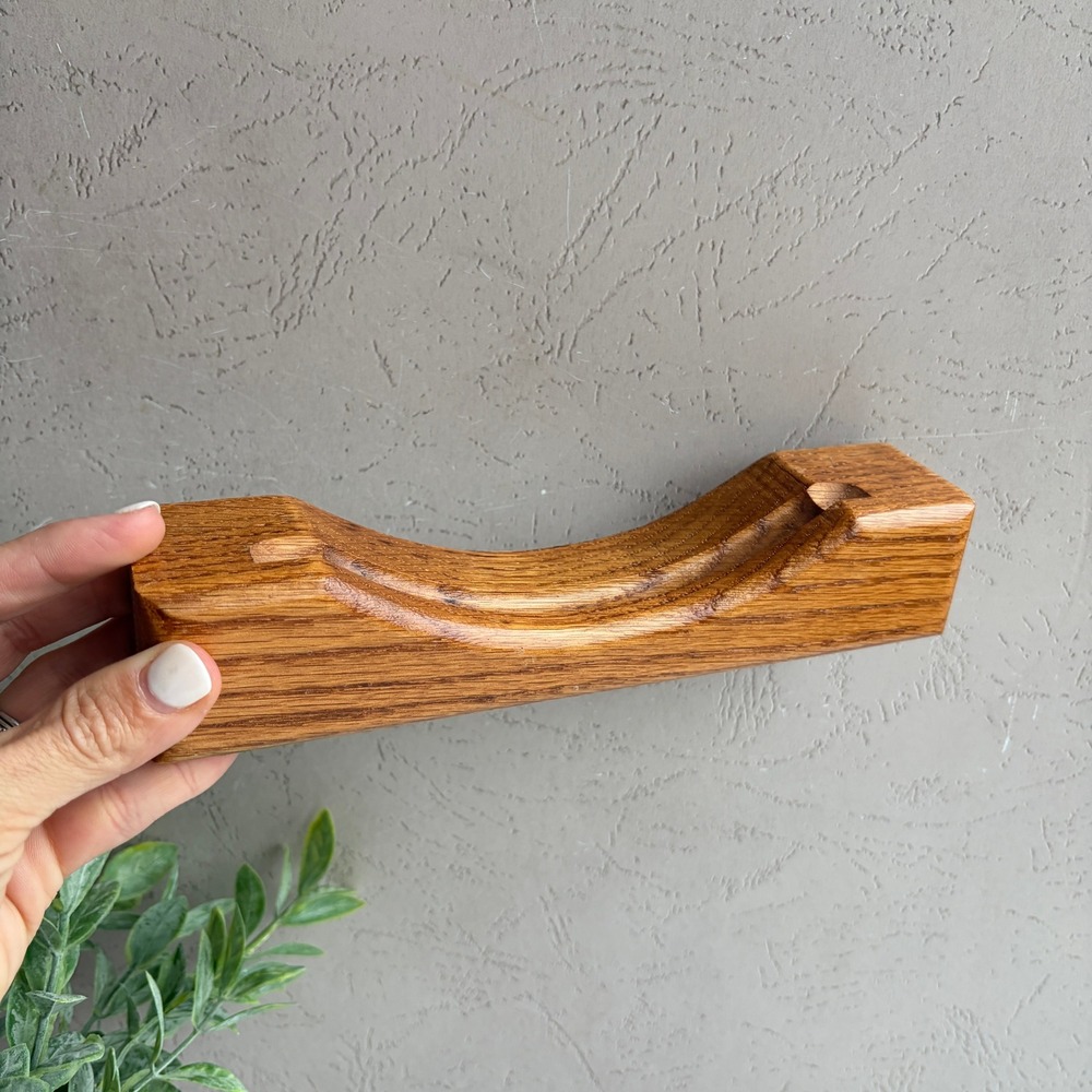 The Feldkamps Solid Oak Wood Wall Mount Single Plate Display Holder Rack